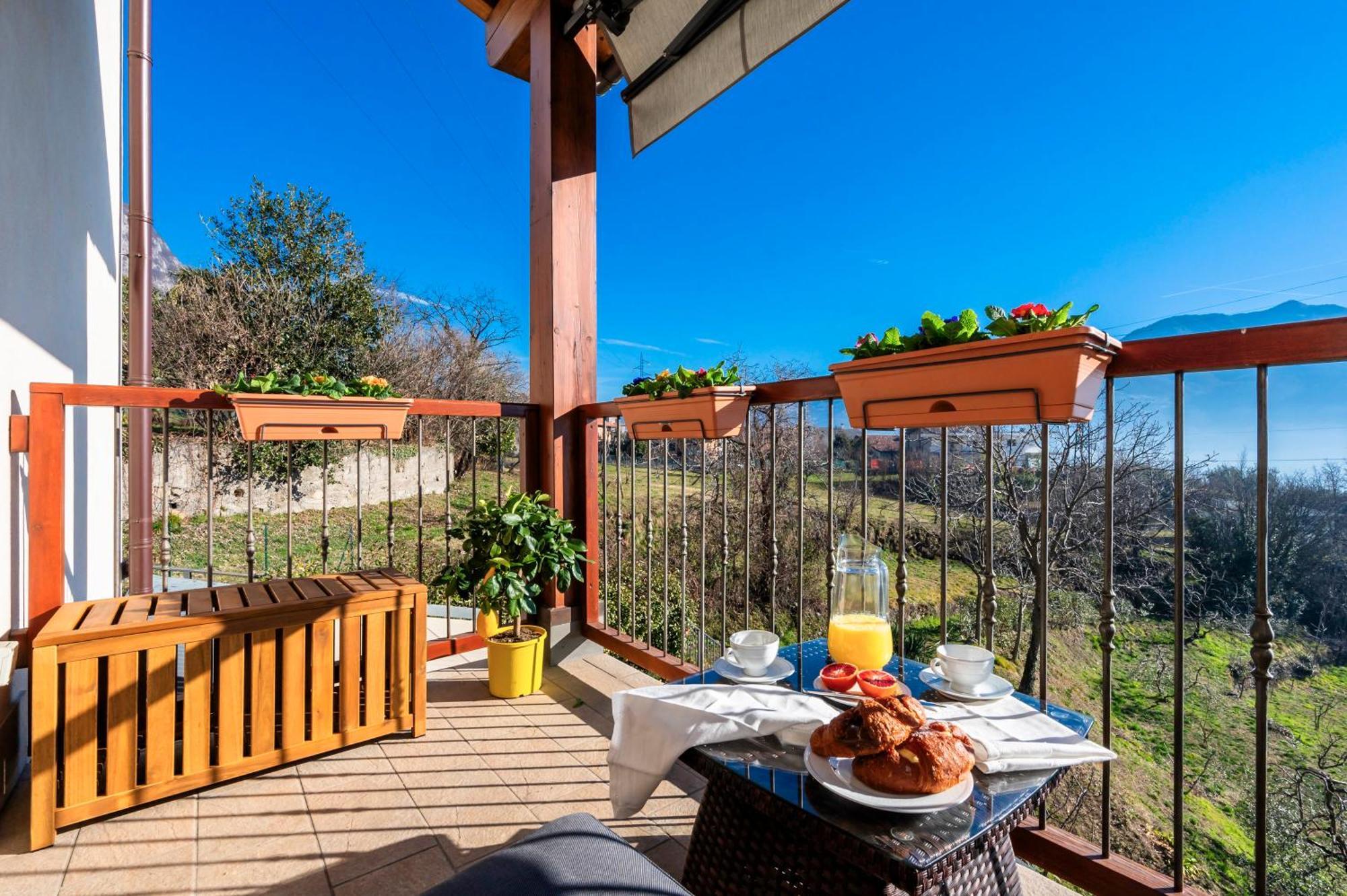 Iseo Lake Villa Con Vista Lago E Piscina Costa Volpino Eksteriør billede